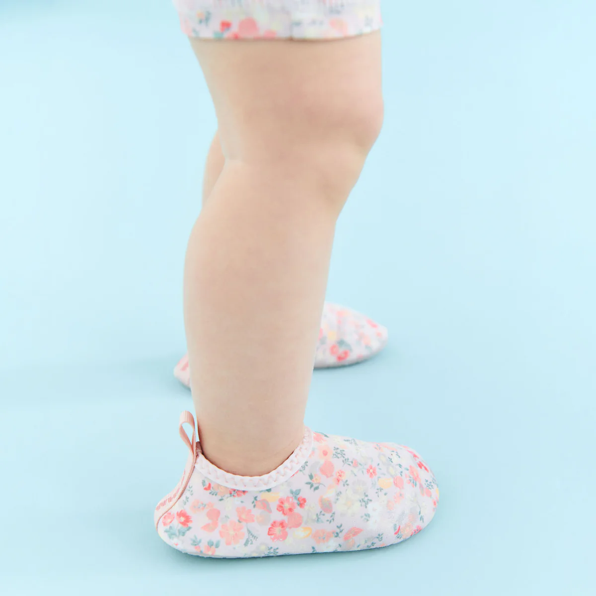 Schwimmschuh_Dolphin-Swimwear-WF815-02-2526_powder_flowers_and_seashells-1_1200x.jpg