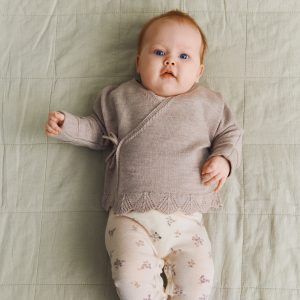 Merino Wickeljacke mit Spitze Cleo von Wheat – Ansicht 2